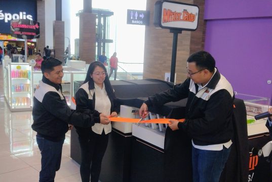 Mister Chip apertura kiosko en Interplaza Xela