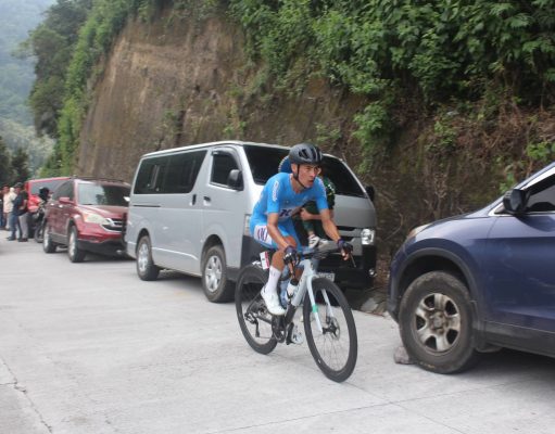 Jhonatan Chaves asume el liderato de la Vuelta Ciclística