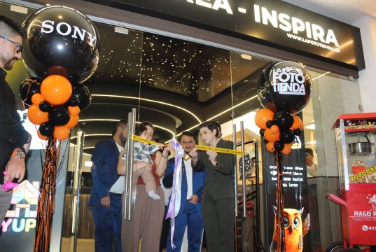 Inauguran La Foto Tienda en Plaza Siete, Xela